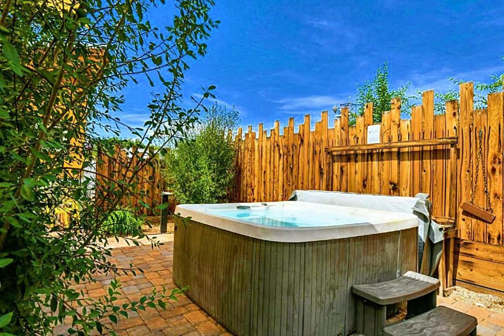 Downtown Kokopelli # 2- Newly Remodeled Stylish Studio Moab Exterior photo