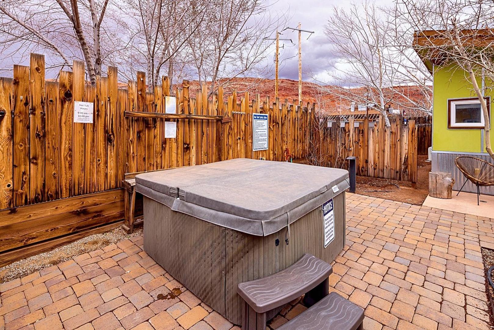 Downtown Kokopelli # 2- Newly Remodeled Stylish Studio Moab Exterior photo